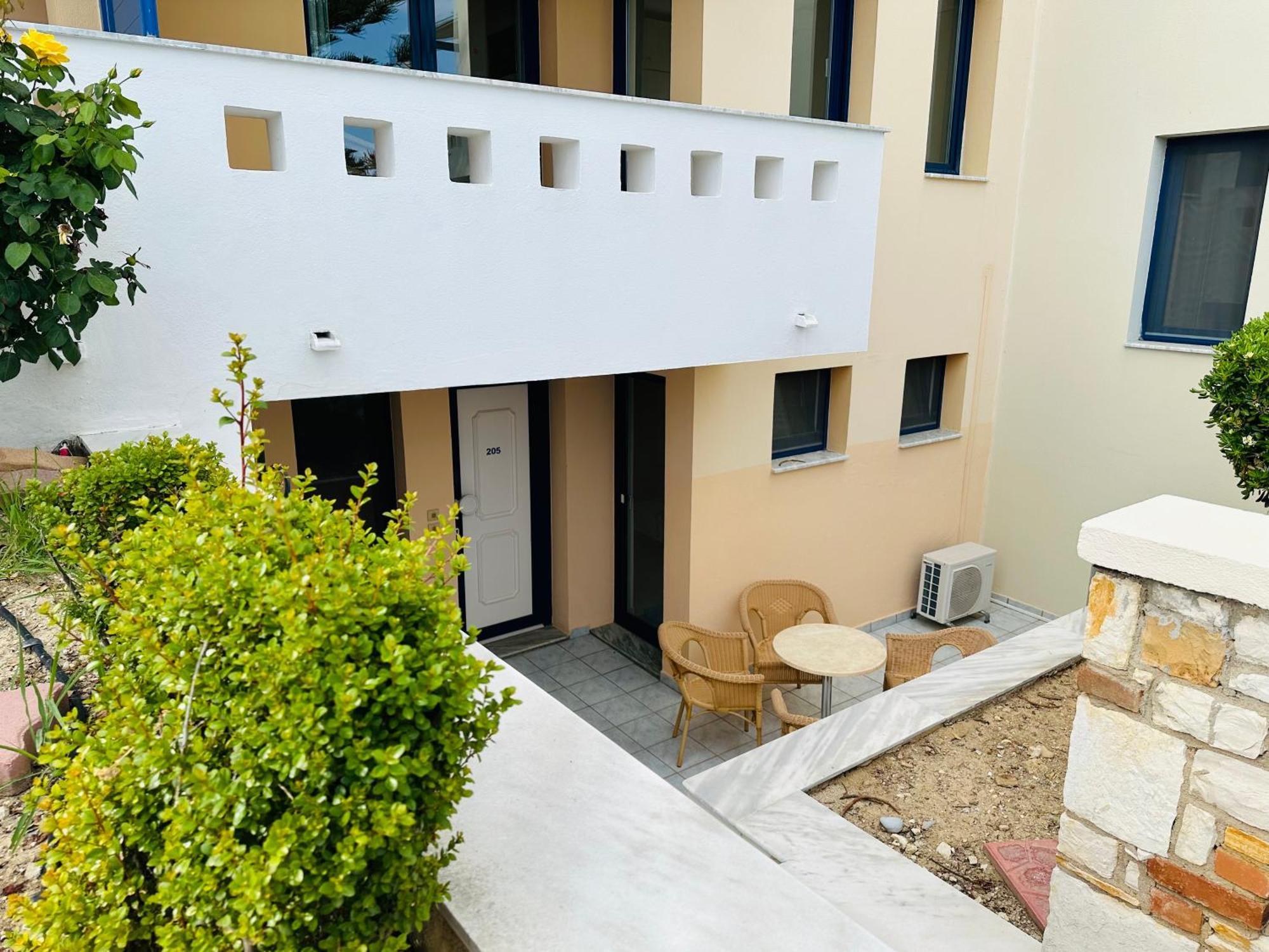 Sea Breeze Apartments Chios Monolia Extérieur photo